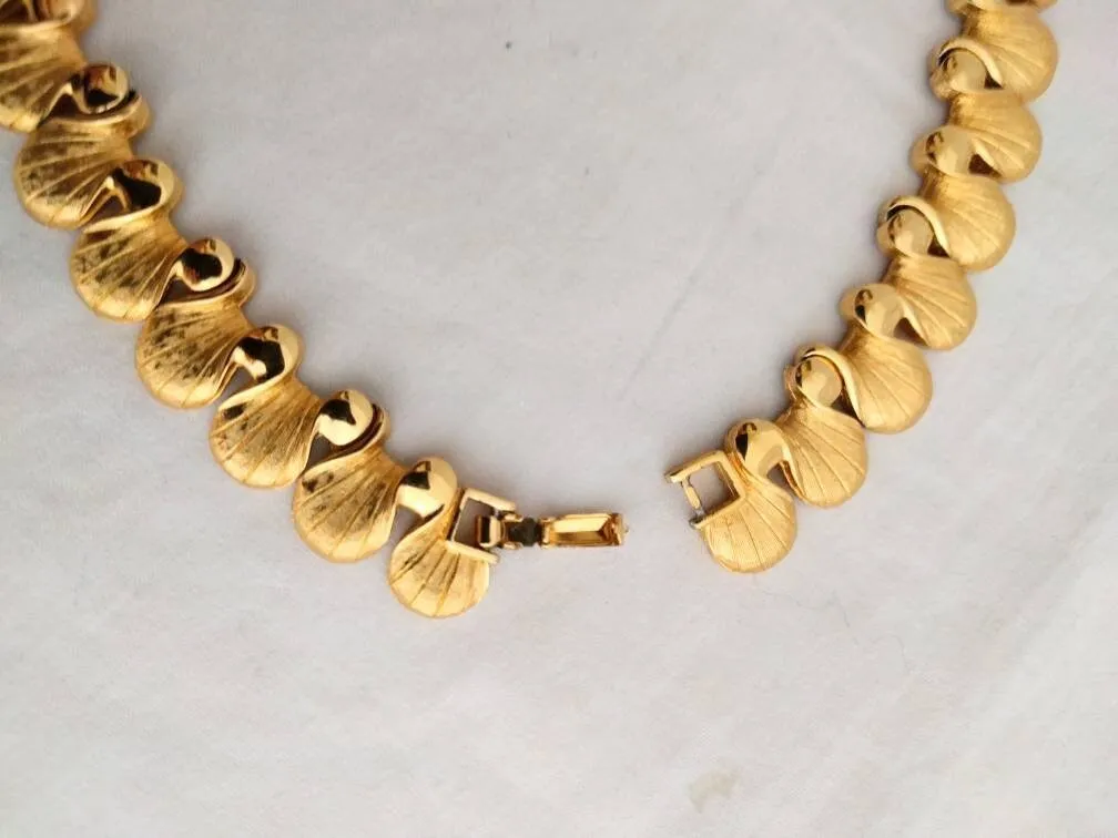 D'Orlan Scalloped Necklace – 22K Gold-Plated, Seashell Design, 16" Signed Statement Necklace