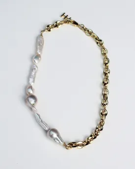 Mashed Up Statement Pearl Necklace